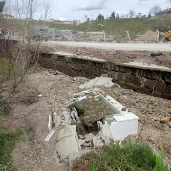 Yozgat Belediyesi Mezarlıkta Yol Çalışması Bilinçsiz