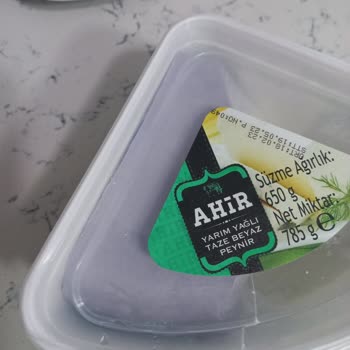 A101 Ahir Yarım Peynir Kutusunu Açtıktan Sonra Mavi Renge Döndü!