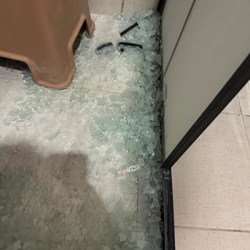 Durul Duşakabin Cam Patlaması