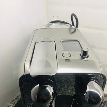 Nespresso Kahve Makinemin Kapağı Yamuk