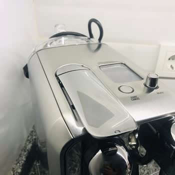 Nespresso Kahve Makinemin Kapağı Yamuk