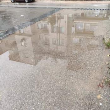 Bayraklı Belediyesi Sokağın Düzeltilmemesi Asfalt Atılmaması