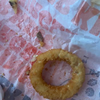 Burger King Soğan Halkasının İçinden Garip Bir Şey Çıktı