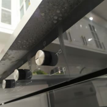 Kumtel Fırınlı Kapağının Etrafından Buhar Çıkarıyor