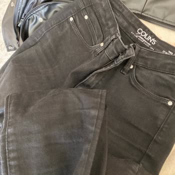 COLIN’S Siyah Pantolon Soldu