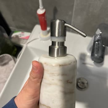 Chakra Sıvı Sabun Şişeleri Paslandı