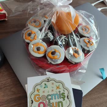 Çiçek Sepeti Çiçekli Kek Aranjmanı