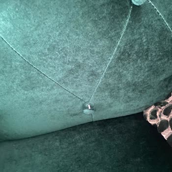 İstikbal Koltuğum Yırtık Ve Düğmesi Çıkık