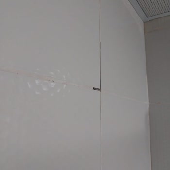 TOKİ Kalebodur Şişmesi Ve Çatlaması Şikayeti (2018 Teslimli Bina)