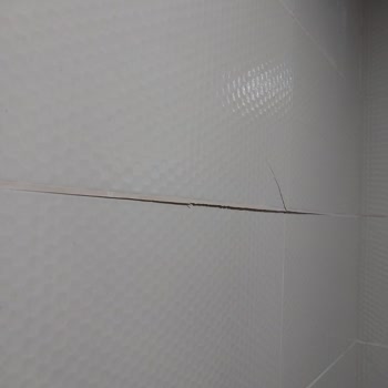 TOKİ Kalebodur Şişmesi Ve Çatlaması Şikayeti (2018 Teslimli Bina)