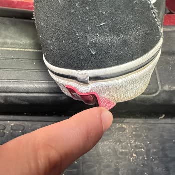 Vans Ayakkabı Arka Plastiğinin Çıkması