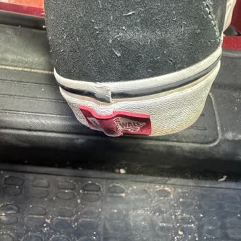 Vans Ayakkabı Arka Plastiğinin Çıkması