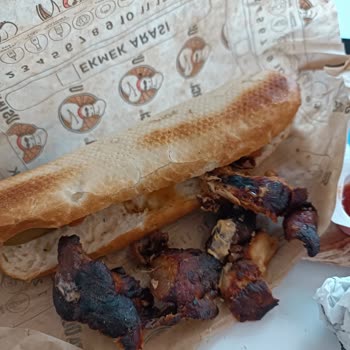 Usta Dönerci Yanık Menü Sunuyor