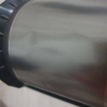 Dyson V15 Detect Boru Çizilmesi Ve Haznede Çökme