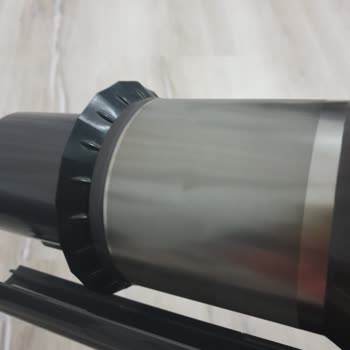 Dyson V15 Detect Boru Çizilmesi Ve Haznede Çökme