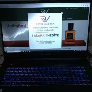 David Walker Yeni Parfüm Şişesi Zarar Uğrattı