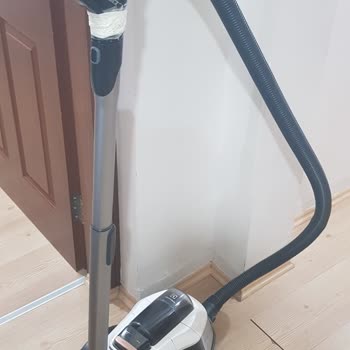 Electrolux Süpürge Tutma Sapı Ve Ayağının Kırılması