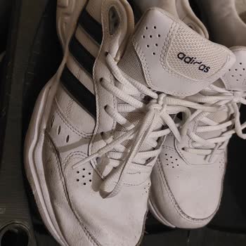 Adidas Ayakkabı Dil Yazısı Söküldü