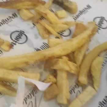 Gobitte Nata Vega AVM'de Aldığımız Menüdeki Patateslerin Pişmemiş Ve Yağlı Olduğu