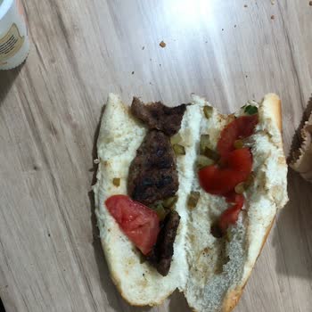 Köfteci Yusuf Köfte Ekmek İçerisinde Malzemenin Azlığı