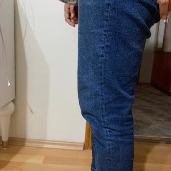 Mavi Pantolon Diz İzi Çıkardı
