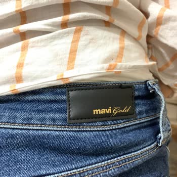 Mavi Pantolon Diz İzi Çıkardı