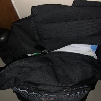 Kartal Yuvası Cevahir Şubesi'nden Alınan Okul Çantasının Kalitesizliği!