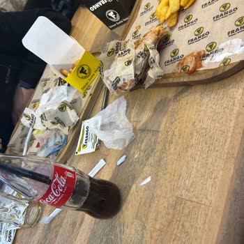 Beşiktaş Frango Döner Atarlı Ergen Garson