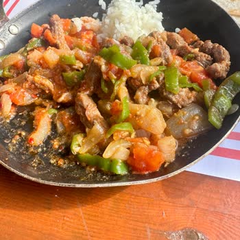 Hisar Kasrı Yemekleri Kötü Olan Bir Mekanda Fiyatlarında Belirsiz Olması Sorunu