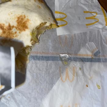 McDonald's Tavuk Dürümün İçinden Plastik Çıktı!