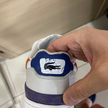 Lacoste Ayakkabıları Topuklarından Soyuldu