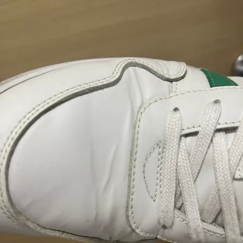 Lacoste Ayakkabıları Topuklarından Soyuldu