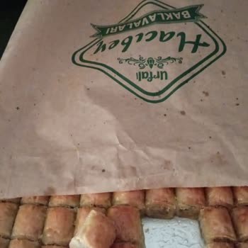 Urfalı Hacıbey Baklavaları 'ndan Aldığımız Fıstıklı Ürünün İçi Boştu