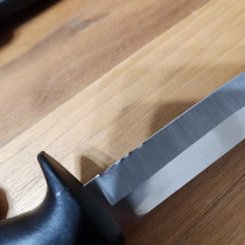 Fiskars Bıçağın Azgının Çok Yumuşak Olması.