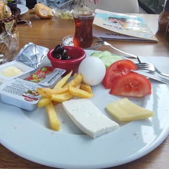 Cadance Design Hotel Memnuniyetsizliği, Hijyenden Yoksun Kötü Kahvaltılı Konsept