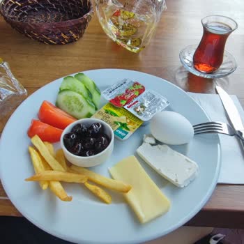 Cadance Design Hotel Memnuniyetsizliği, Hijyenden Yoksun Kötü Kahvaltılı Konsept