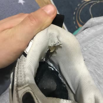 Pull And Bear Ayakkabı Parçalandı!