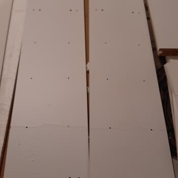 A101 Online Satıştan Alınan Tiamob Marka Hasarlı Çıkan 8 Raflı Dolap