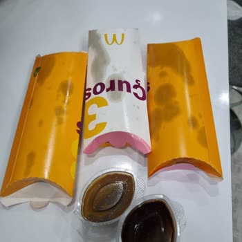 McDonald's 3 Tane Çuros'nun Hepsi Siyah Çıktı Ve Yenilebilir Değil