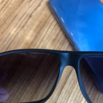 Emporio Armani Armani Güneş Gözlüğü Camları Deformasyonu