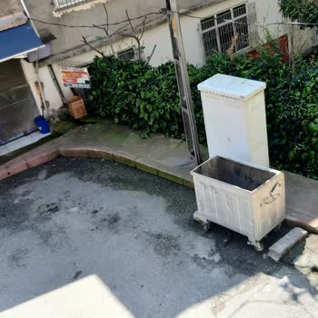 İlkadım Belediyesi 3 Aydır Olmayan Kapaksız Çöp Kutusu!