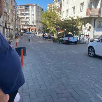 Bursa Yıldırım Belediyesi Yıldırım Molla Yegan Çocuk Aktivite Merkezi Kaldırım İşgali Araçlar