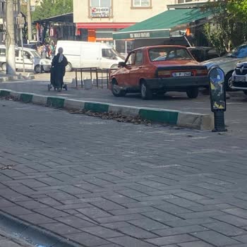 Bursa Yıldırım Belediyesi Yıldırım Molla Yegan Çocuk Aktivite Merkezi Kaldırım İşgali Araçlar