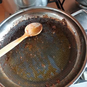 WMF Tava Yapışıyor, Yiyecekleri İyi Pişirmiyor