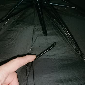 Marlux Şemsiye 3. Kullanışta Kırıldı