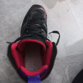 Sneaks Up Markasından Beklenmeyen Duyarsızlık