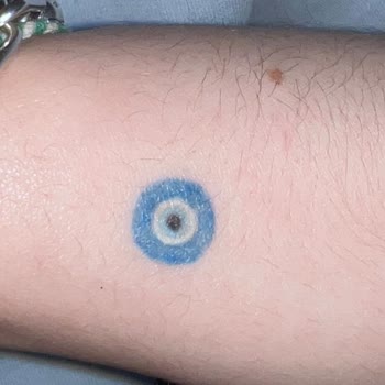 Cleopatra İnk Yapıldığından Beri Rengi Soluk Bir Dövme!