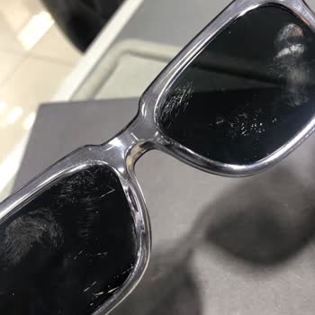 Sunglass Hut Saçımdan Dolayı Çizilen Gözlük Camı