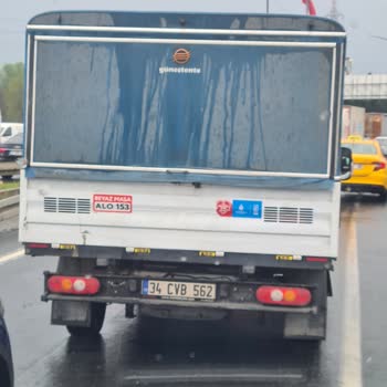 İBB Araç Sürücüsünün Ve Yanındaki Çalışanın Saygısız Tavırları