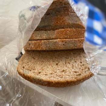 Son Kullanma Tarihi Geçmemiş Küflü UNO Marka Ekmek